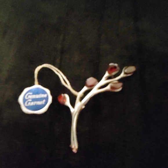 Vtg The House of Bennett Garnet Leaf Brooch - Picture 2 of 5